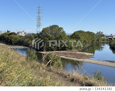 名古屋市北区から犬山市まで流れる「合瀬川」の遊歩道 134141192