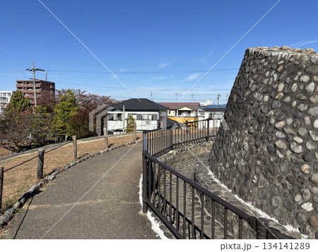 愛知県北名古屋市の合瀬川沿いにある「コッツ山公園」 134141289