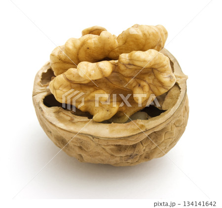 Walnut Walnut 134141642