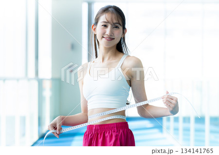 女性のダイエットイメージ 134141765