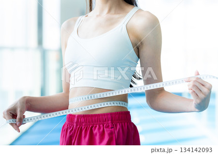 女性のダイエットイメージ 134142093