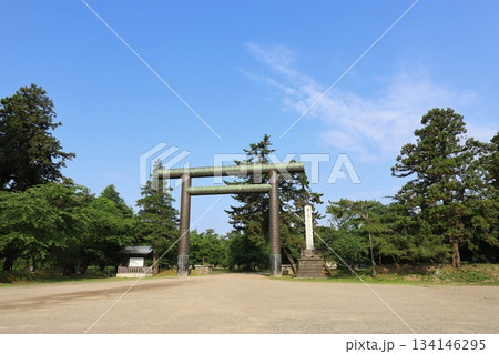 青森　弘前　弘前城　護国神社鳥居 134146295