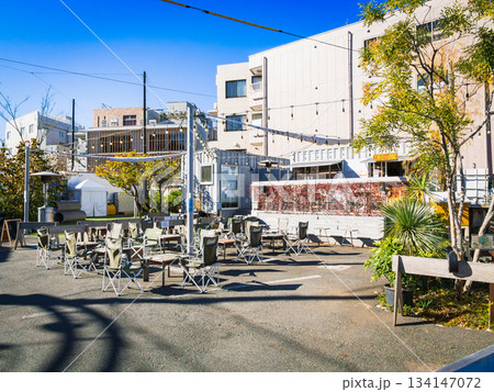 東京　下北線路街　線路跡地に誕生した新しい街 134147072