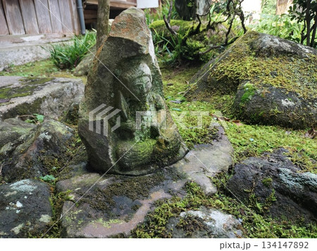 石でできたお不動さん 134147892