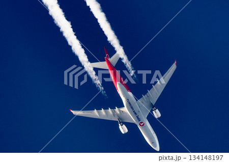 ターキッシュエアラインズA330離陸上昇 134148197