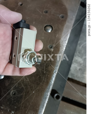 リミットスイッチ　製造業　設備メンテナンス　設備保全 134150202