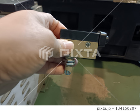 リミットスイッチ　製造業　設備メンテナンス　設備保全 134150207