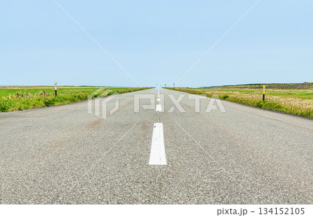 直線道路（イメージ） 134152105