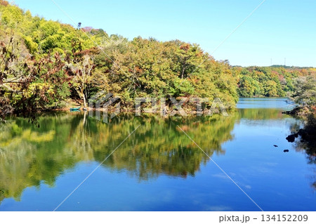 秋たけなわの一碧湖 秋たけなわの一碧湖 134152209