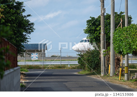 喜界島空港近辺でのATR42-600離陸滑走 2020年1月7日事故前日の記録(2枚組)その1 喜界島空港近辺でのATR42-600離陸滑走 2020年1月7日事故前日の記録(2枚組)その1 134153986