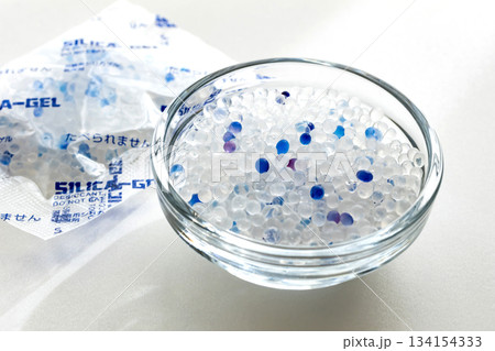 乾燥剤　粒状のシリカゲル 134154333