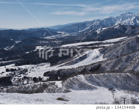 白馬乗鞍温泉スキー場の里見中央ゲレンデから後立山連峰の眺め 白馬乗鞍温泉スキー場の里見中央ゲレンデから後立山連峰の眺め 134154406