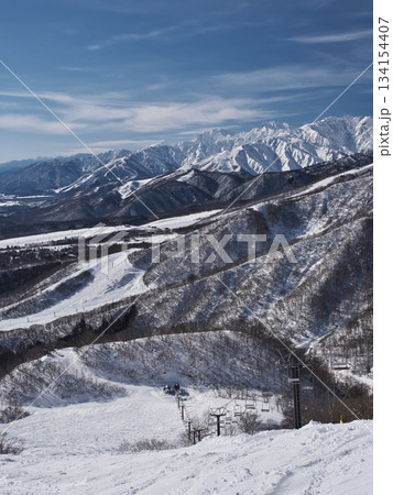 白馬乗鞍温泉スキー場の里見中央ゲレンデから後立山連峰の眺め 白馬乗鞍温泉スキー場の里見中央ゲレンデから後立山連峰の眺め 134154407