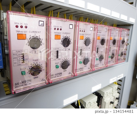 電子回路で機械動作させる回路の操作盤 電子回路で機械動作させる回路の操作盤 134154481