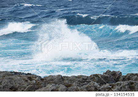 2020年1月8日 喜界島・大荒れの太平洋 JAC3830便滑走路逸脱事故当日の記録 波頭 134154535