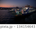 夜なので安全第一！離島へ向かうフェリー 134154643