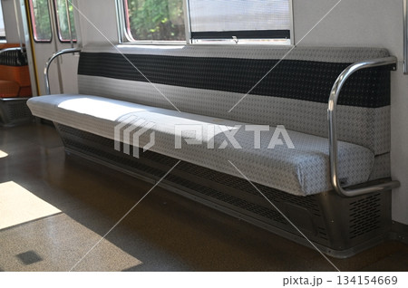 近鉄普通電車の座席(ロングシート仕様) 近鉄普通電車の座席(ロングシート仕様) 134154669