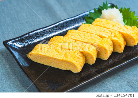 だし巻き玉子 和食の定番料理 だし巻き玉子 和食の定番料理 134154701