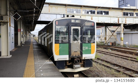 JR久留里線の木更津駅に停車する同線の列車 134155680