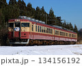 雪晴れのえちごトキめき鉄道を走る455系413系 134156192