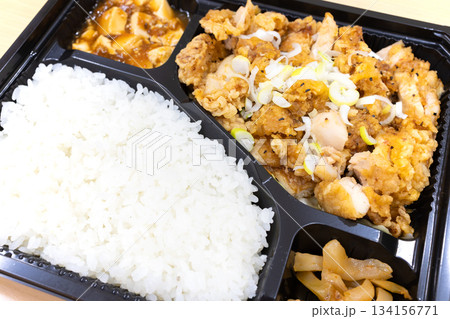 おいしい中華弁当、油淋鶏弁当 134156771