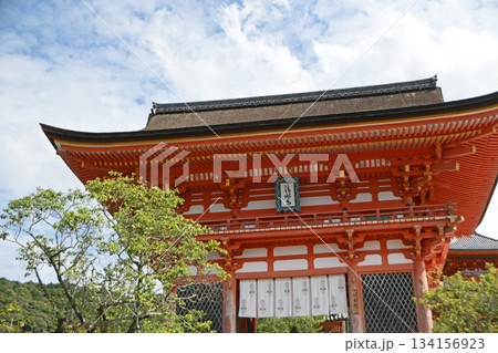 清水寺の仁王門(京都府京都市) 清水寺の仁王門(京都府京都市) 134156923