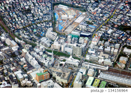 東急田園都市線の鷺沼駅付近を空撮 134156964