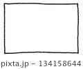 シンプルな黒のクレヨンタッチ囲み枠 134158644
