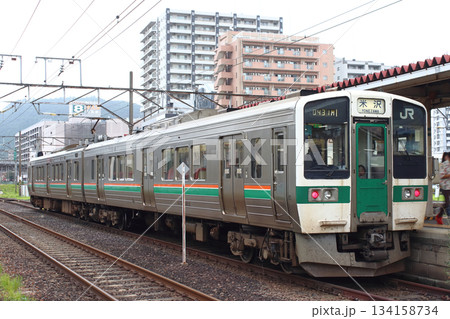 朝の福島駅に停車中の奥羽本線719系電車(福島⇔米沢-山形) 朝の福島駅に停車中の奥羽本線719系電車(福島⇔米沢-山形) 134158734