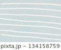 クレヨンタッチのストライプ背景（パステルブルー・水色） 134158759