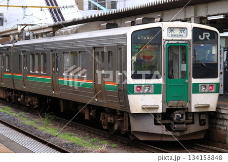 山形駅に停車中の山形線/奥羽本線719系(米沢⇔山形) 山形駅に停車中の山形線/奥羽本線719系(米沢⇔山形) 134158848