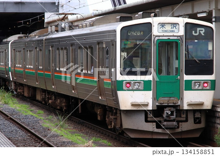 山形駅に停車中の山形線／奥羽本線719系（米沢⇔山形） 134158851