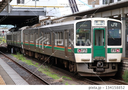 山形駅に停車中の山形線/奥羽本線719系(米沢⇔山形) 山形駅に停車中の山形線/奥羽本線719系(米沢⇔山形) 134158852
