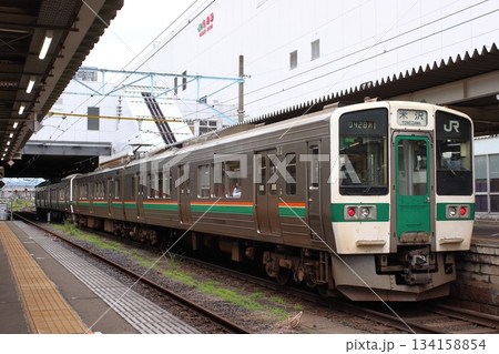山形駅に停車中の山形線/奥羽本線719系(米沢⇔山形) 山形駅に停車中の山形線/奥羽本線719系(米沢⇔山形) 134158854