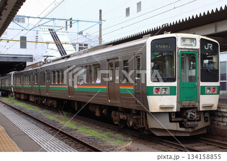 山形駅に停車中の山形線／奥羽本線719系（米沢⇔山形） 134158855