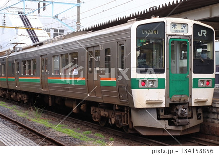 山形駅に停車中の山形線/奥羽本線719系(米沢⇔山形) 山形駅に停車中の山形線/奥羽本線719系(米沢⇔山形) 134158856