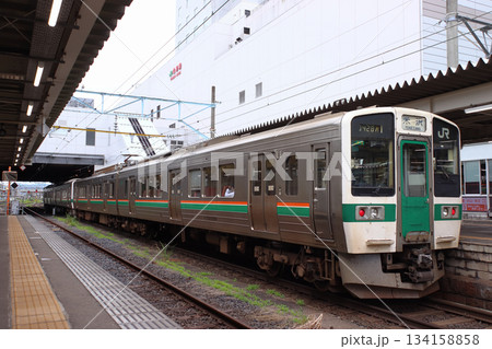 山形駅に停車中の山形線／奥羽本線719系（米沢⇔山形） 134158858
