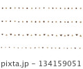 茶色のクレヨンタッチの図形ラインセット（丸・四角・三角・ハート） 134159051