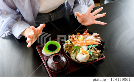 海鮮丼と驚き 134159061