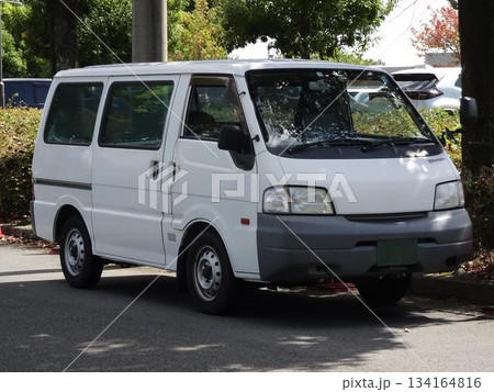 駐車場に並んだ車 駐車場に並んだ車 134164816