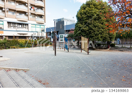 仙川駅前公園で遊ぶ 東京都調布市仙川町 仙川駅前公園で遊ぶ 東京都調布市仙川町 134169863