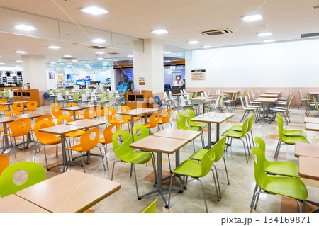島忠ホームズ仙川店のフードコートで食事する 東京都調布市若葉町 島忠ホームズ仙川店のフードコートで食事する 東京都調布市若葉町 134169871