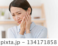 歯が痛む女性 134171858
