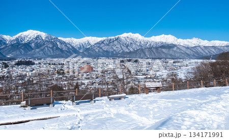 大町公園から北アルプスの眺め（冬） 134171991