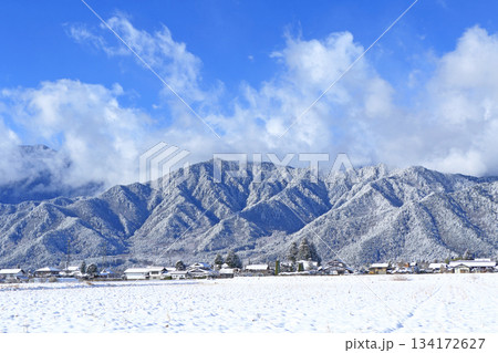 初雪の朝 134172627