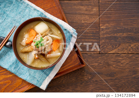 豚汁（豚肉と根菜の具だくさん味噌汁） 134172894