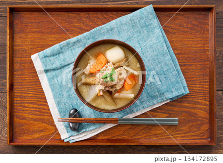 豚汁（豚肉と根菜の具だくさん味噌汁） 134172895