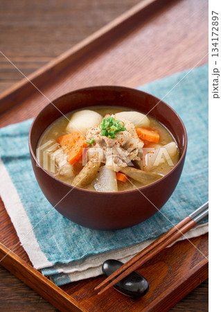 豚汁（豚肉と根菜の具だくさん味噌汁） 134172897