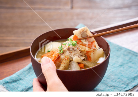 豚汁（豚肉と根菜の具だくさん味噌汁） 134172908