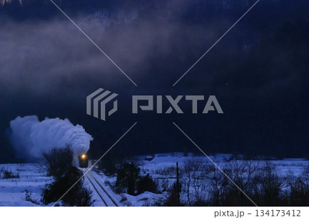 雪景色の磐越西線SL 134173412